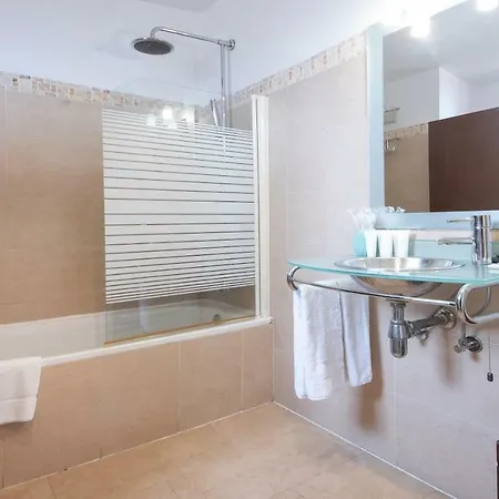 Tarracohomes, Attic La Nau Apartment *